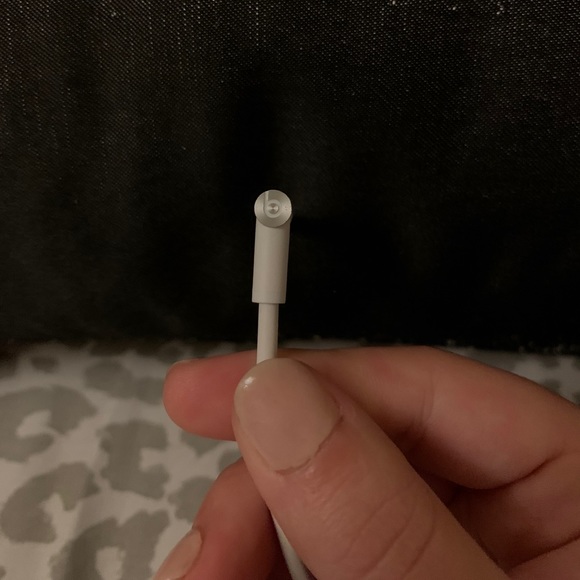 Apple Rosegold Beats Solo3 Wireless Headphones - Picture 12 of 16